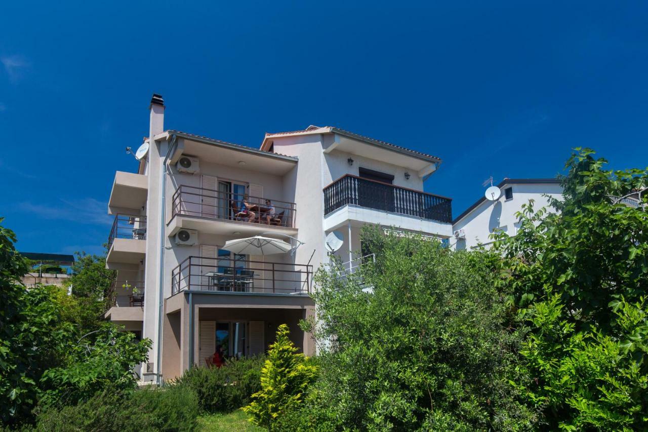 Apartments Marta クルク エクステリア 写真